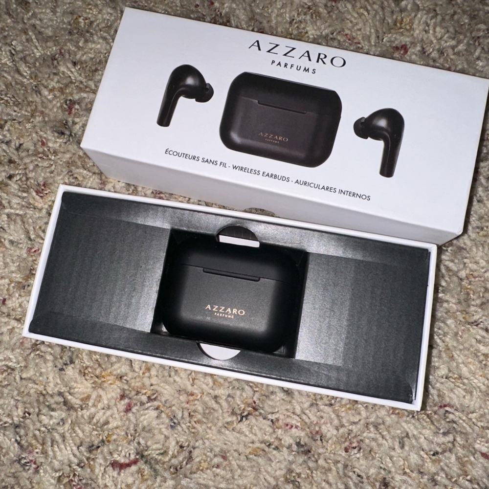 NWT Azzaro wireless 🛜 ear buds headphones  wjth box and charger